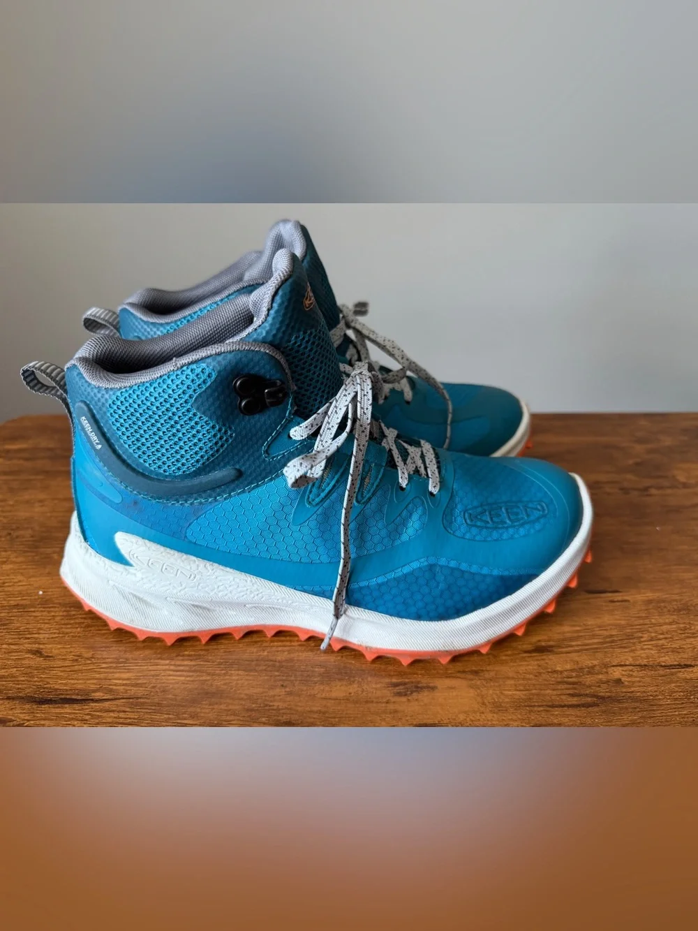 Keen Women's Zionic Mid Waterproof hiking boots in the fjord blue 6.5 - Picture 2 of 7